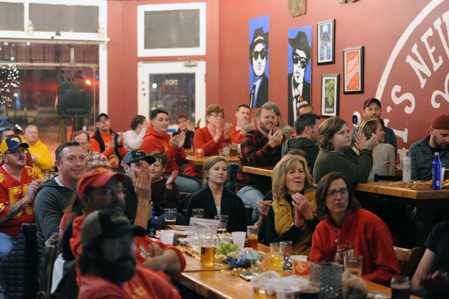 Murphysboro watch party at Brews Brothers